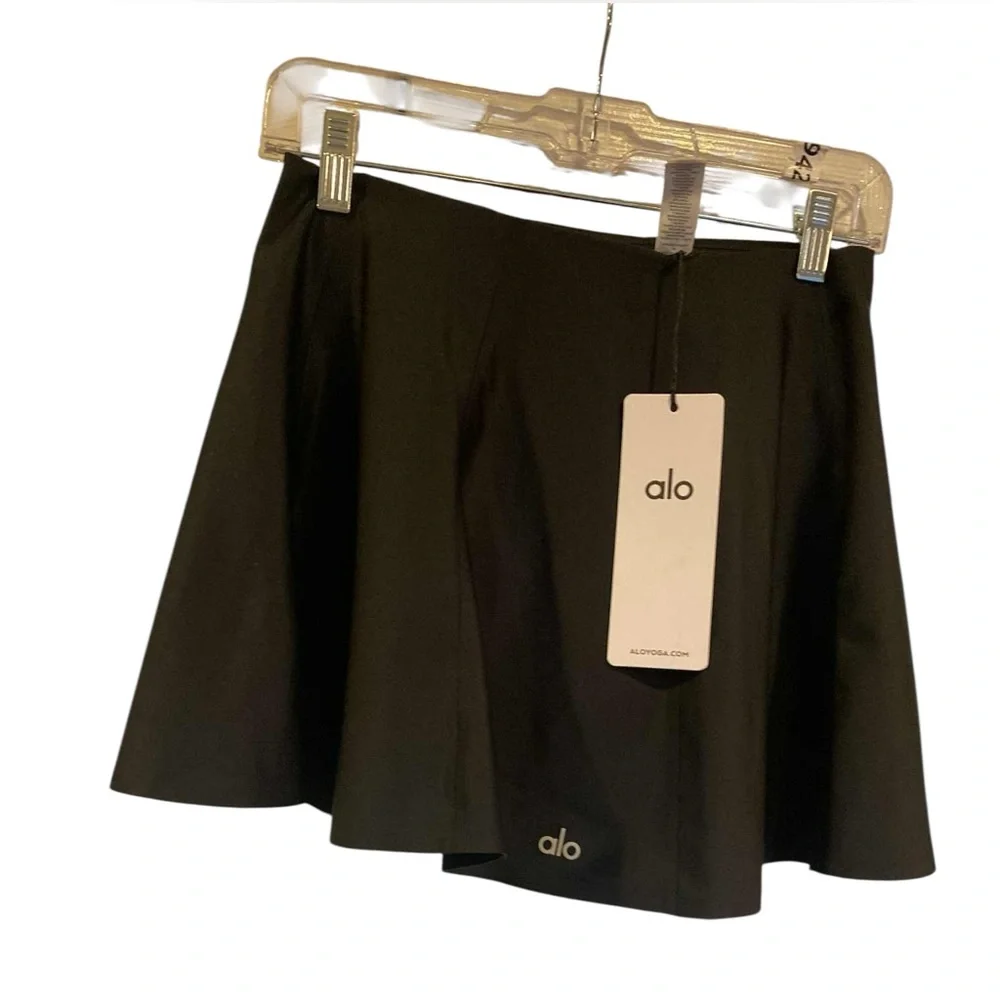 NWT Alo yoga airlift down the line tennis skirt BLACK Size: S